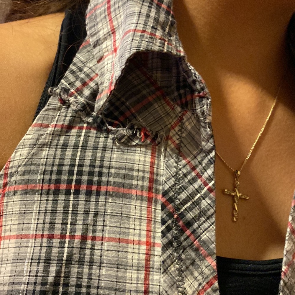 Guess halter top. Snap buttons. - Picture 4 of 7